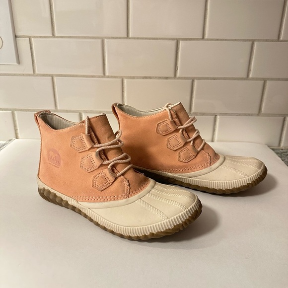 Sorel Shoes - SOREL 8.5 Out n about Melon waterproof full grain leather upper woman boot